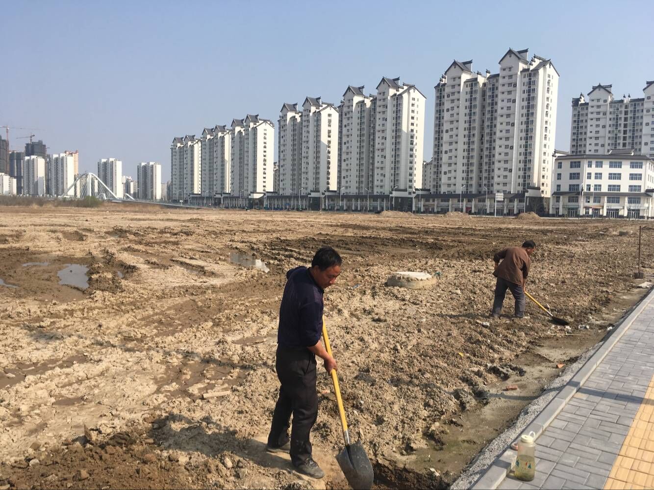 山阳湖小学临时围墙施工.jpg 山阳湖小学临时围墙施工.jpg